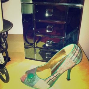 Size 5 pumps!