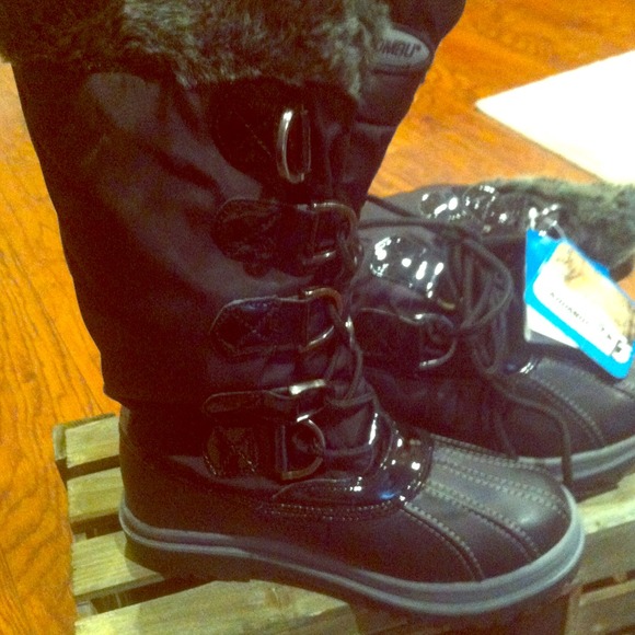 Brand new Khombu snow boots!
