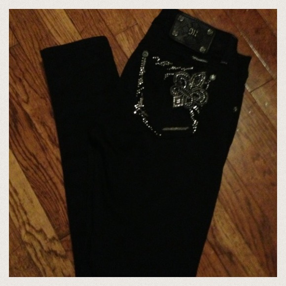 Looking for these miss me jeans size 28/29.