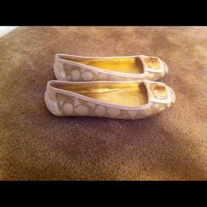 I'm selling coach flats worn one time only !