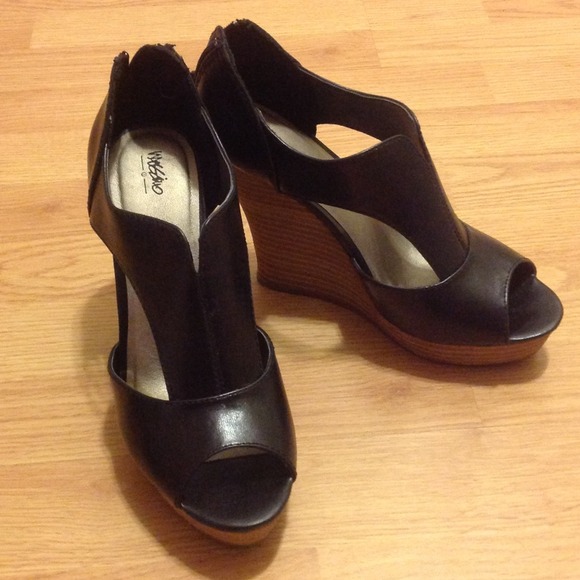 Black Wedges