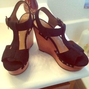 Black wedges