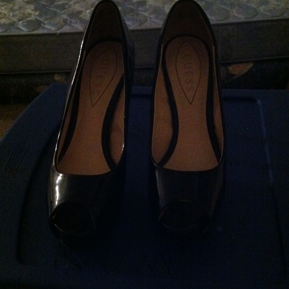 Black peep toe guess heels
