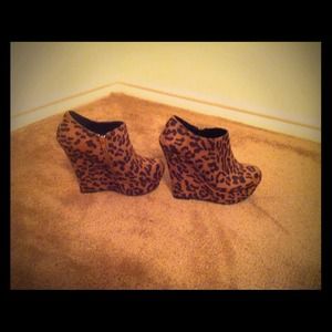 I'm selling leopard wedges ,comfy never worn