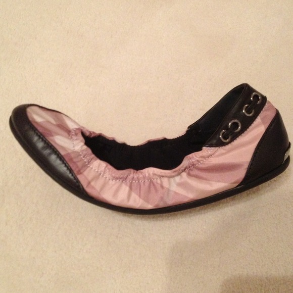 Reserved! Burberry ballet flats