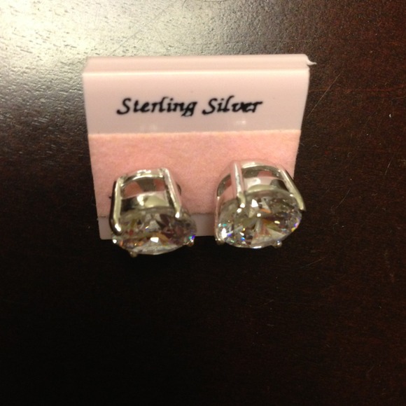 🚫SOLD🚫Sterling Silver earrings - Picture 2 of 3