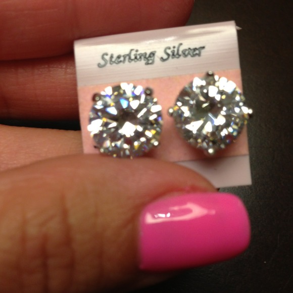 🚫SOLD🚫Sterling Silver earrings - Picture 3 of 3