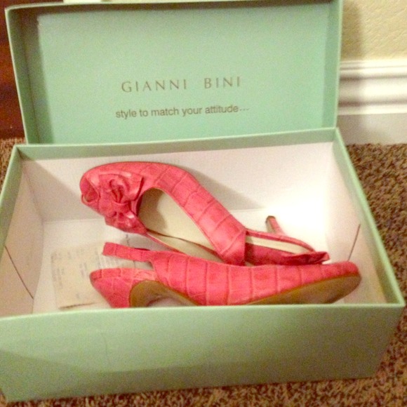 Pink Peep toe pumps