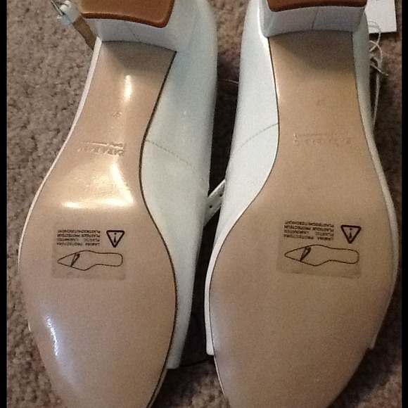 🎊🎉Host Pick🎉🎊 Zara White Peep Toe size 61/2 - Picture 4 of 4