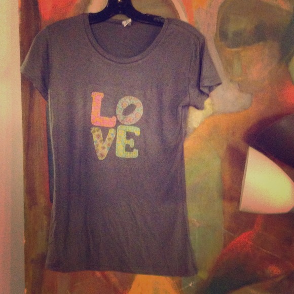 ** Sold in bundle **Super soft love tee