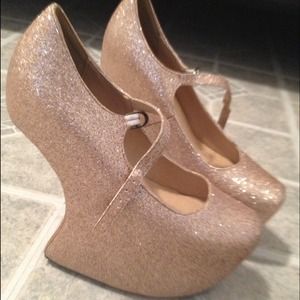 Heel-less Platform Pumps