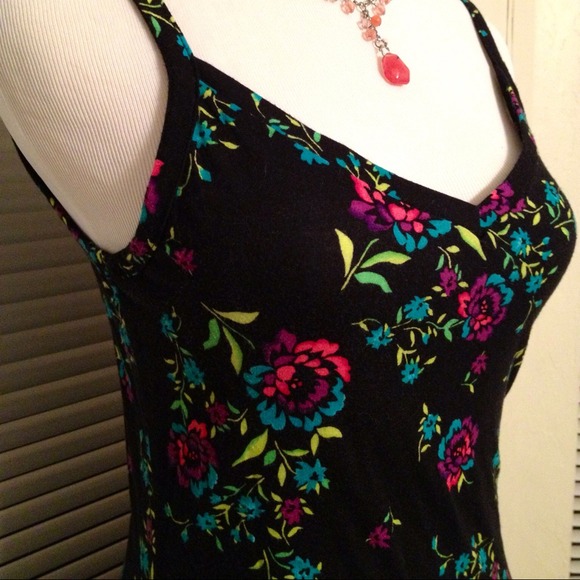 💥SOLD IN BUNDLE💥 Floral Spaghetti Strap Top