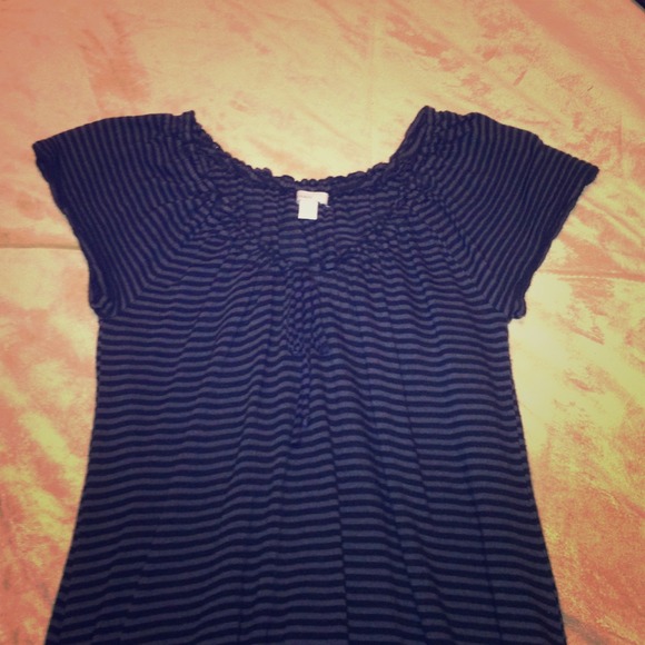 Black & grey striped tshirt