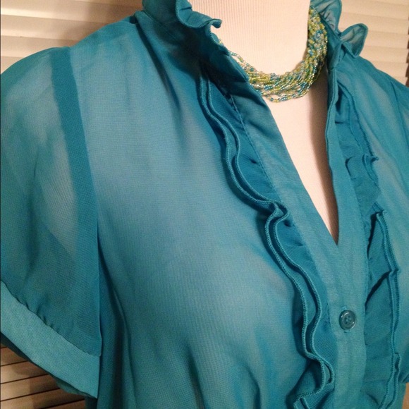 💥SOLD IN BUNDLE💥Sheer Blue Button Down Top