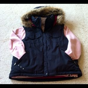 Must have, Columbia black vest with hood🍁⛄️