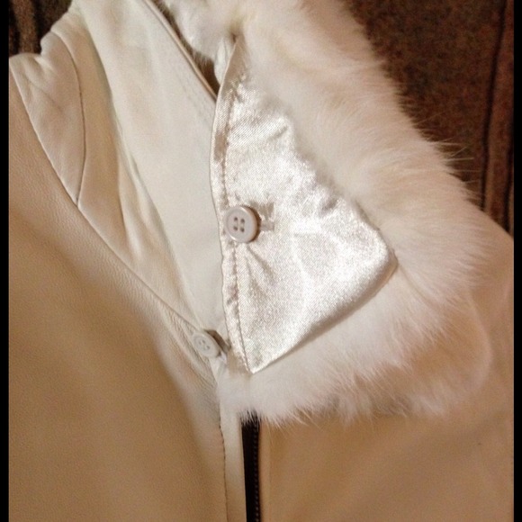 Leather Fur Collar Coat🎉3X HP🎉 - Picture 3 of 5