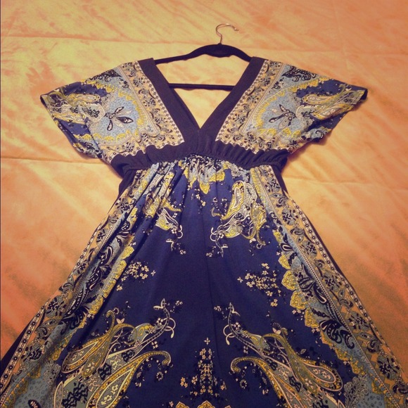 Dresses & Skirts - ⬇️REDUCED⬇️Multi colored blue flowy summer dress