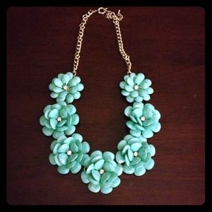 Light green beaded rose necklace