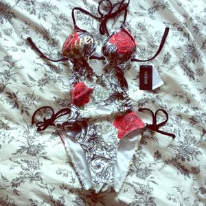 Nwt. Monokini. Guess. Sexy!