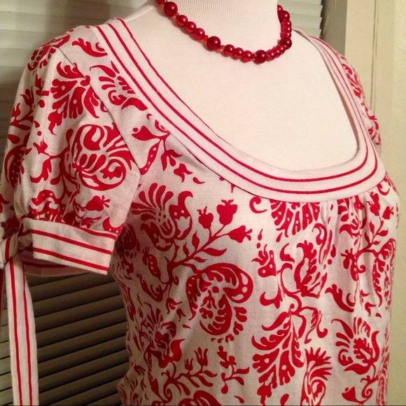 💥SOLD IN BUNDLE💥Red and White Top