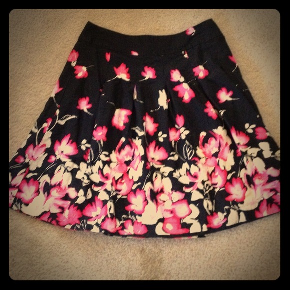 Adorable Flowing Skirt - Picture 1 of 2