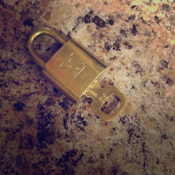 💯Authentic Louis Vuitton Lock & Key