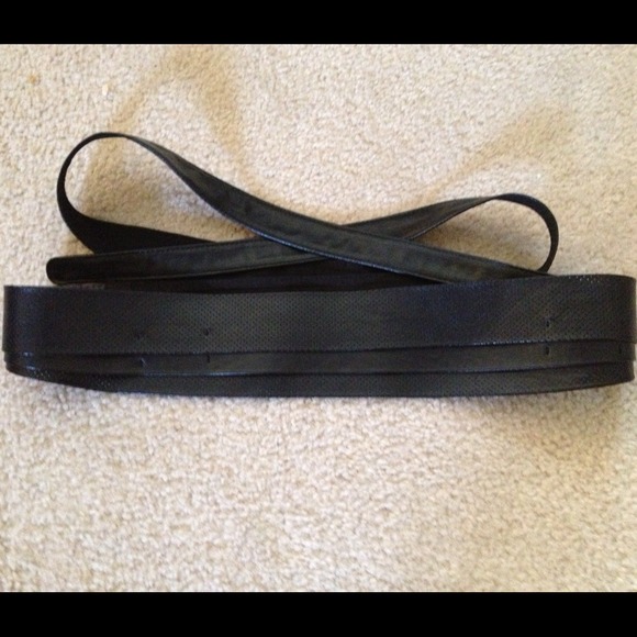 Faux leather wrap/bow tie belt NWOT