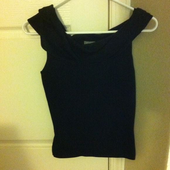 SOLD to mrevans12 as bundle. Sleeveles top.