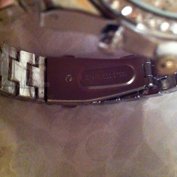 Brand new STAINLESS STEEL GENEVA WATCH-women's - Picture 2 of 3