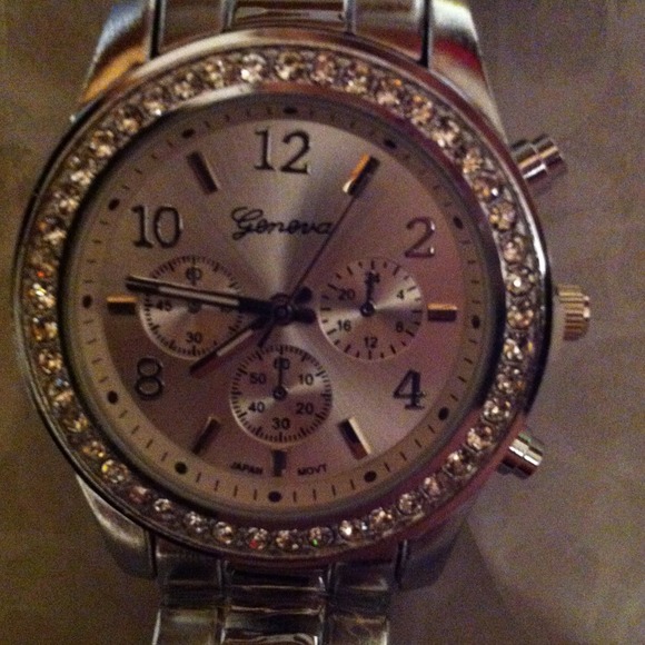 Brand new STAINLESS STEEL GENEVA WATCH-women's - Picture 3 of 3