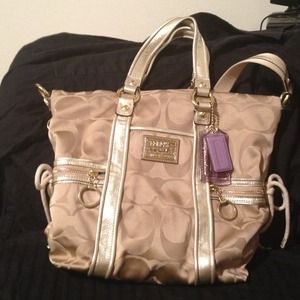 💢SOLD💢Authentic Coach Poppy