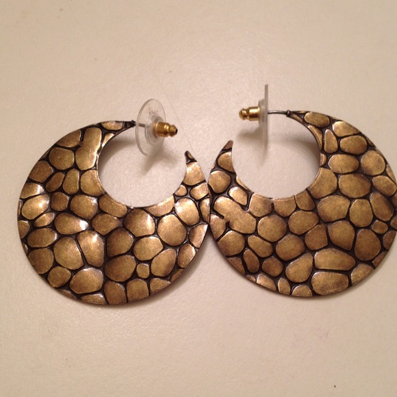 Gold large geometric earring
