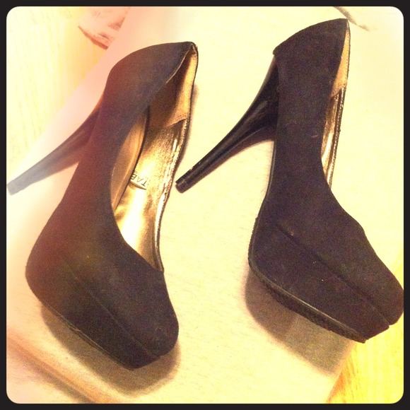 Too cute mossimo black heels!