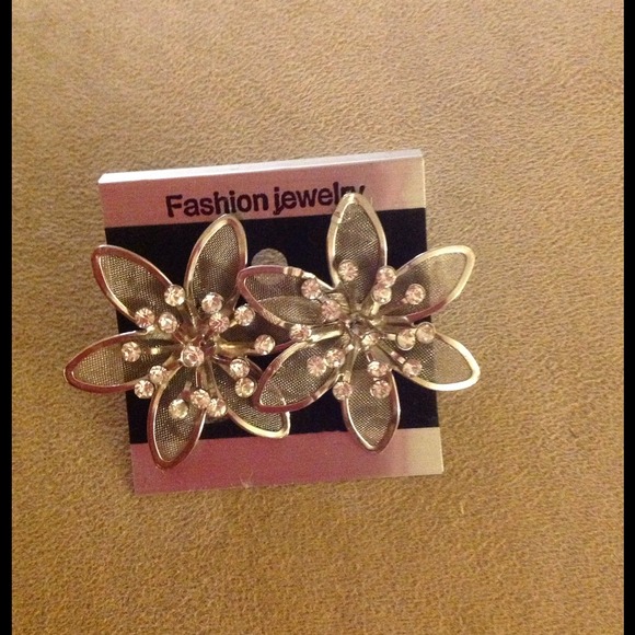 SOLD!!!!Rhinestone flowers