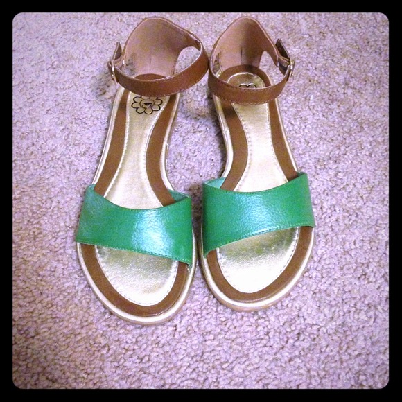 BRAND NEW!!!!!!! Rocket Dog sandal