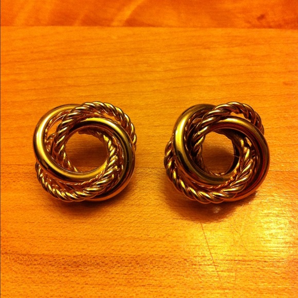 ❤️Sold❤Gold rope earrings!