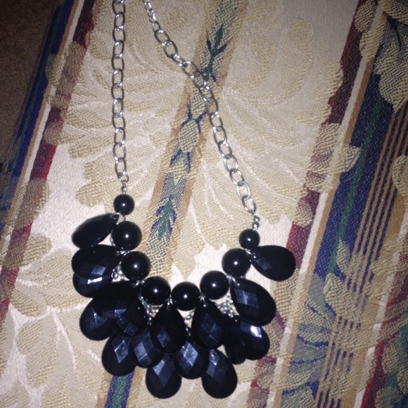 black necklace✨ - Picture 2 of 3