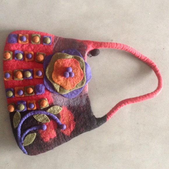 Fun felted purse - Picture 1 of 3