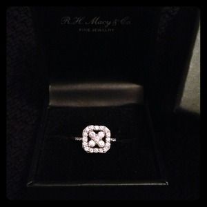 14k 1/2 carat diamond ring!