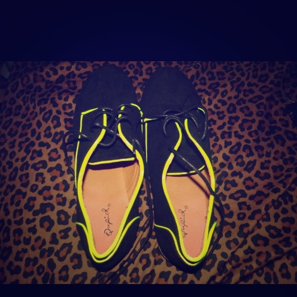 REDUCED Suede oxfords with neon lining