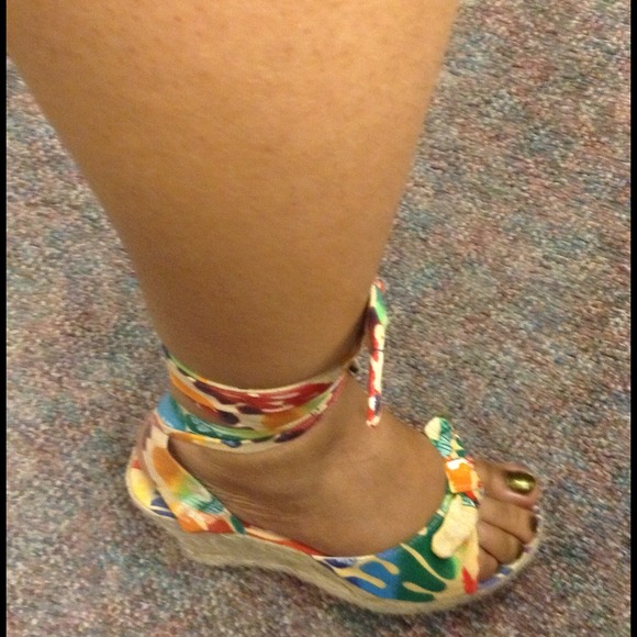 English Print Wedge Heels - Picture 3 of 4