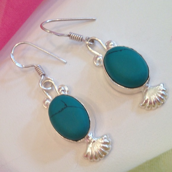 💚💙Blue Turquoise Dangle earrings 💙💙