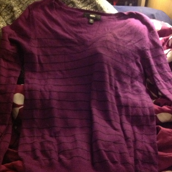 Purple sweater - Picture 1 of 2