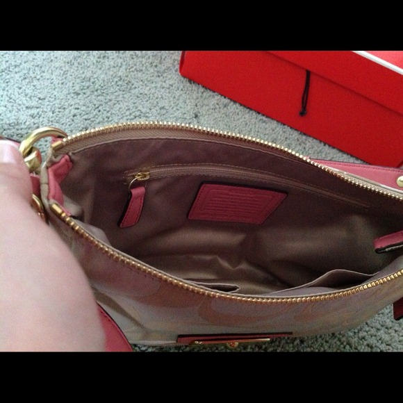 SOLD!! New Coach Purse - Picture 4 of 4