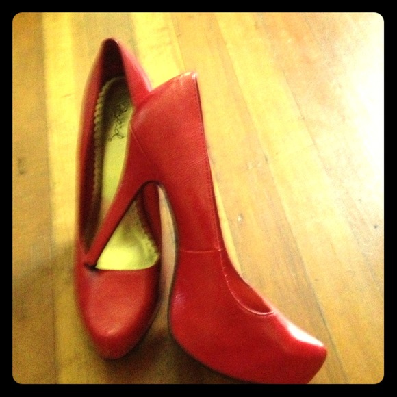 Who doesn't love red shoes