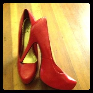 Who doesn't love red shoes