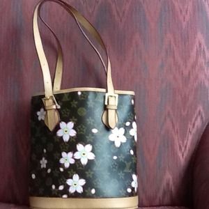"Louie" inspired bucket bag