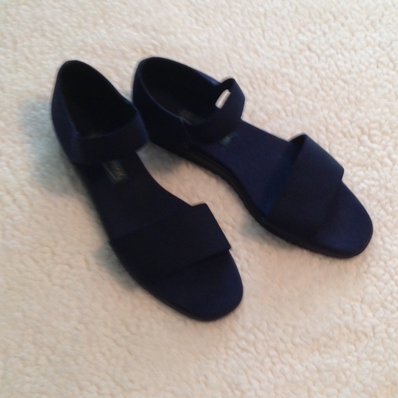 easy spirit navy sandals