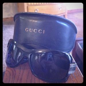 Authentic Black Gucci sunglasses/case**Reserved