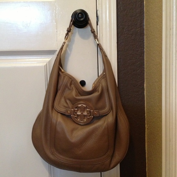 Tory Burch Amanda flat hobo clay beige